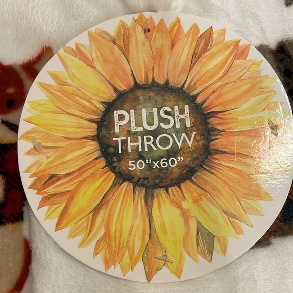 Artisan 34 Fall Dog Print Throw Blanket - Picture 2 of 5